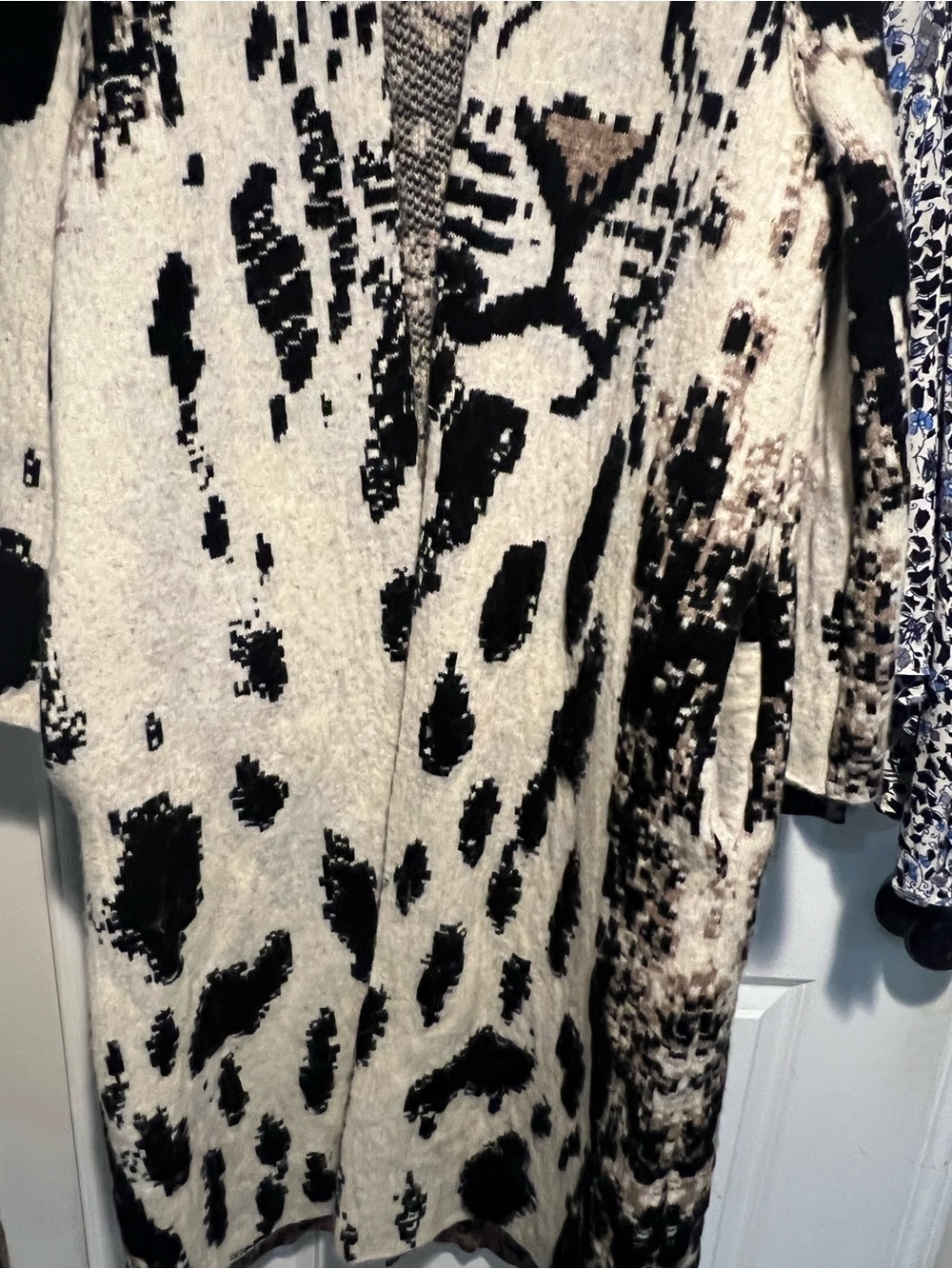 Pilero Leopard Print Sweater
Duster - Picture 5 of 7